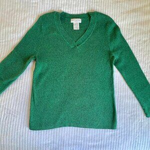 Women's Size 2x (18/20) White Stag Long Sleeve Green V-Neck Sweater